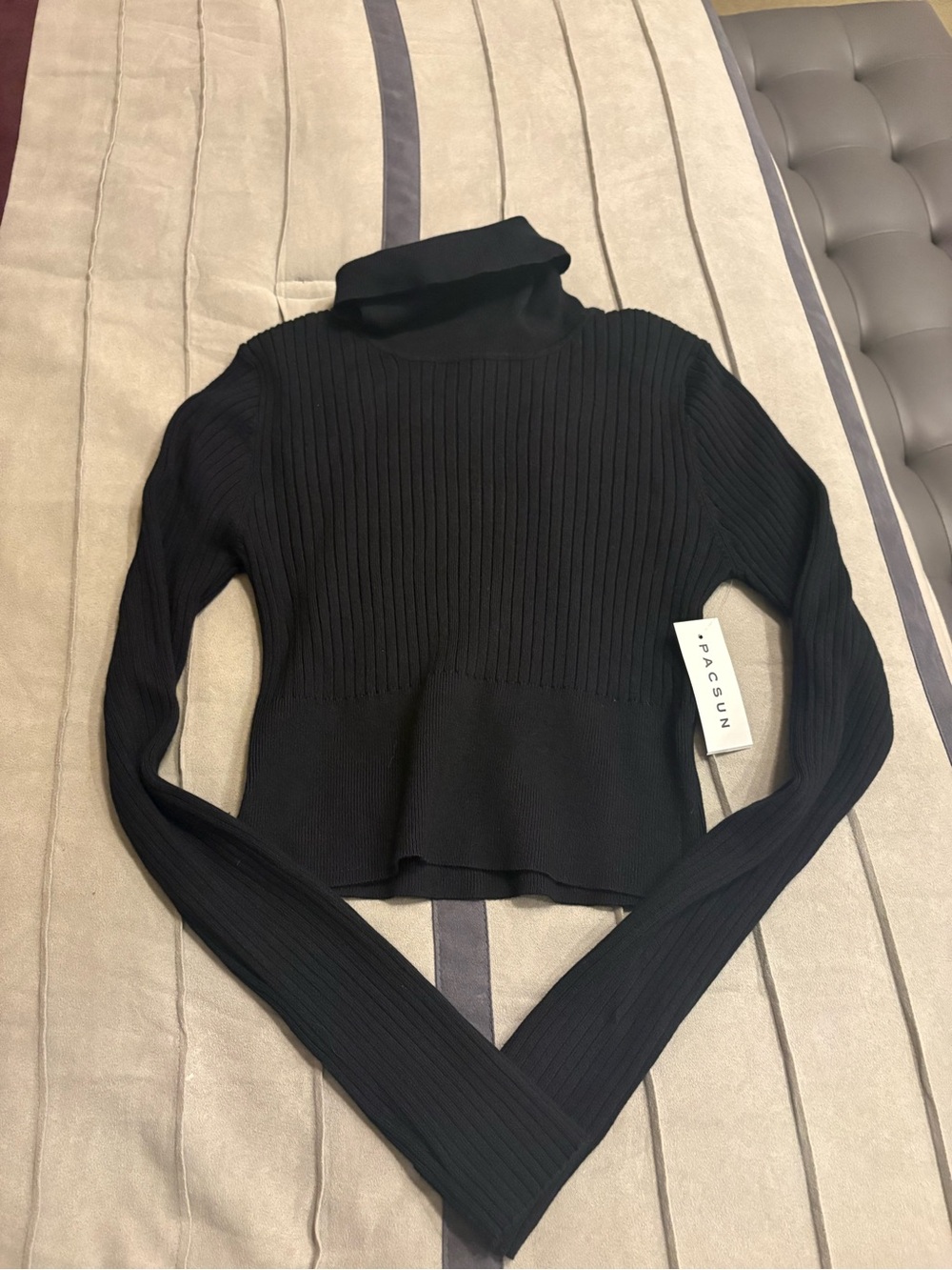 ribbed turtleneck cropped sweater from LA hearts/PacSun